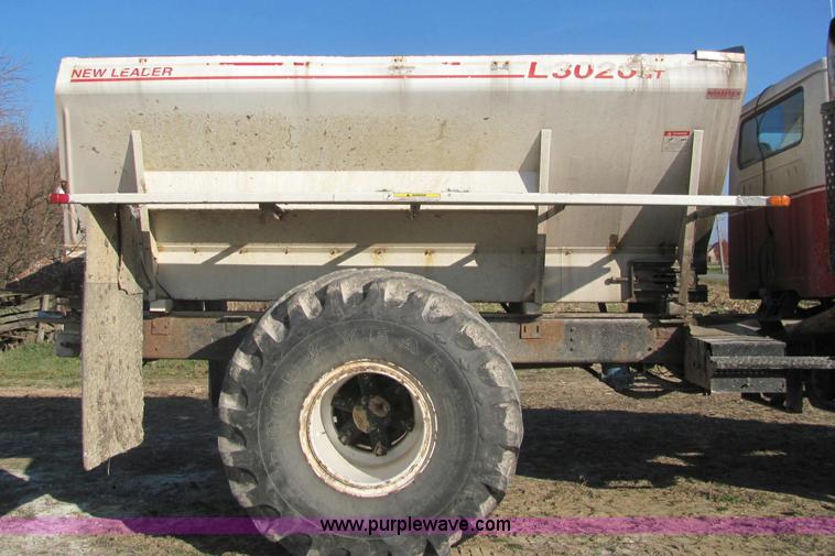 image for item E2530 1996 International 2554 fertilizer spreader truck