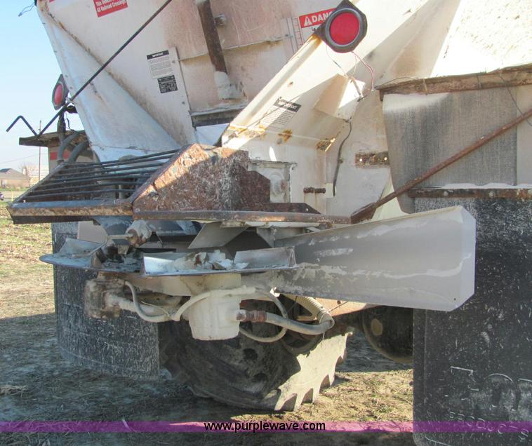 image for item E2530 1996 International 2554 fertilizer spreader truck