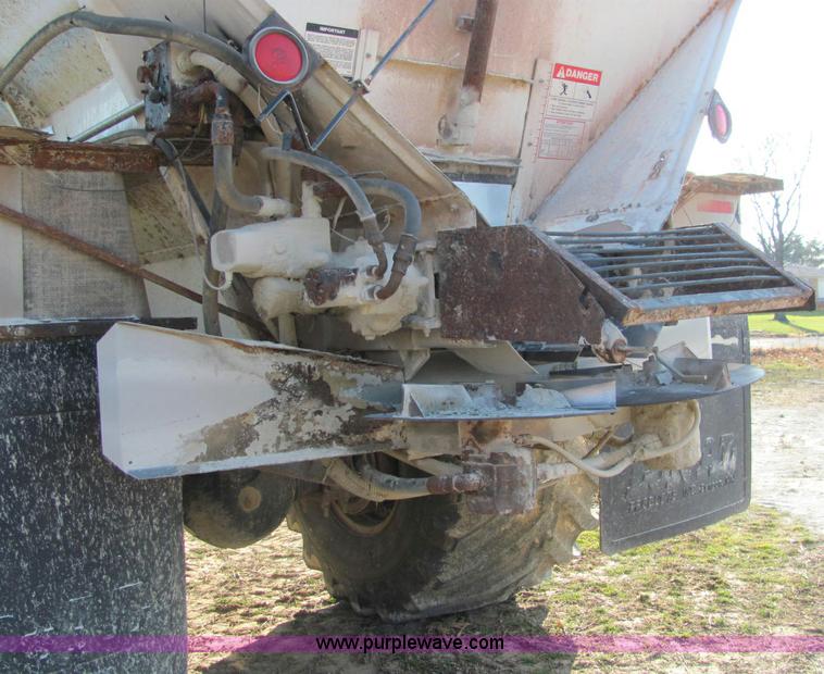 image for item E2530 1996 International 2554 fertilizer spreader truck