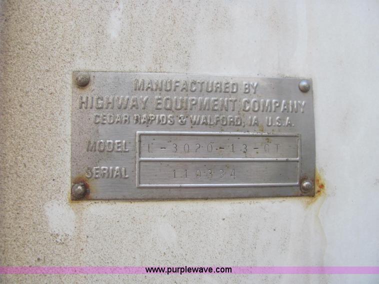 image for item E2530 1996 International 2554 fertilizer spreader truck