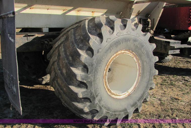 image for item E2530 1996 International 2554 fertilizer spreader truck