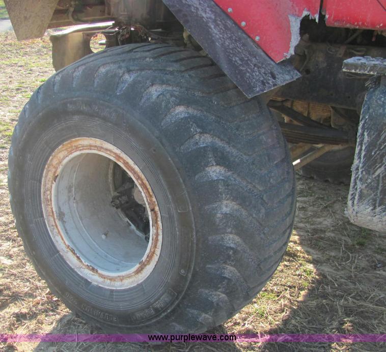 image for item E2530 1996 International 2554 fertilizer spreader truck