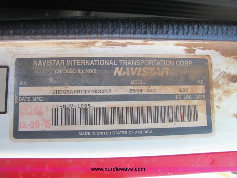 image for item E2530 1996 International 2554 fertilizer spreader truck