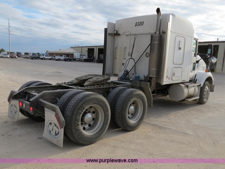 image for item B2491 2000 Kenworth T800 semi truck