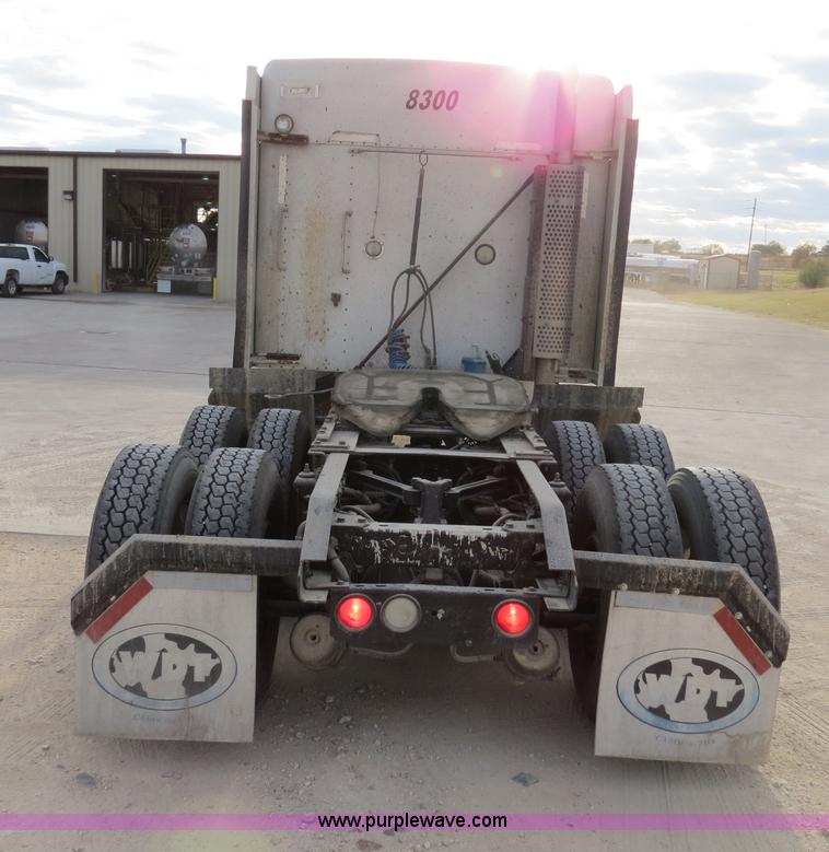 image for item B2491 2000 Kenworth T800 semi truck