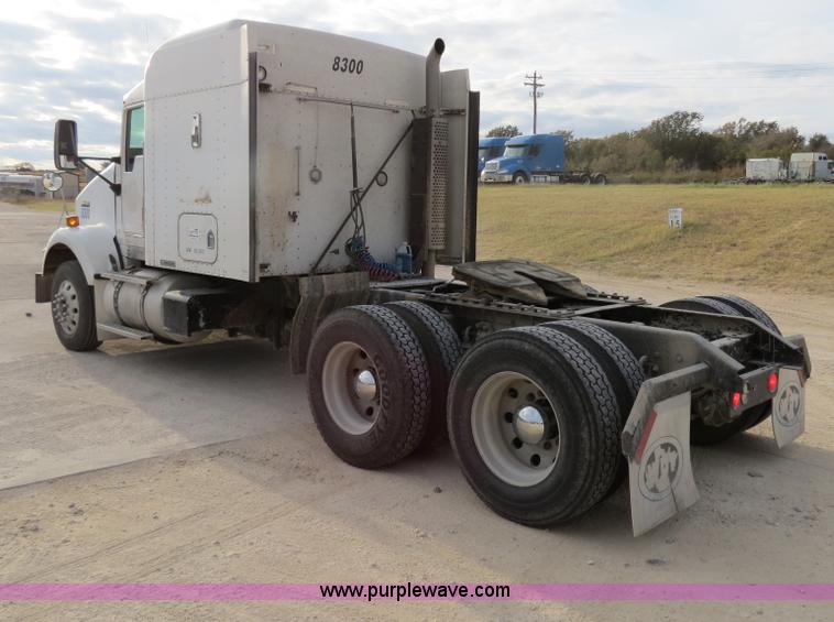 image for item B2491 2000 Kenworth T800 semi truck