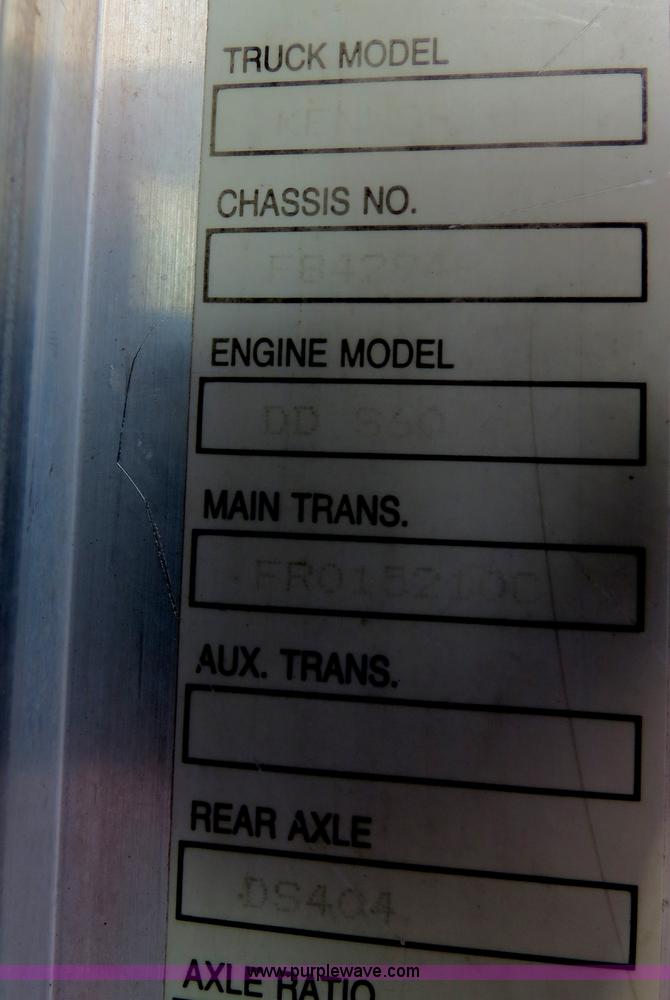 image for item B2491 2000 Kenworth T800 semi truck