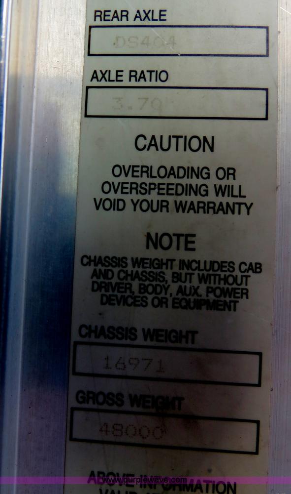 image for item B2491 2000 Kenworth T800 semi truck