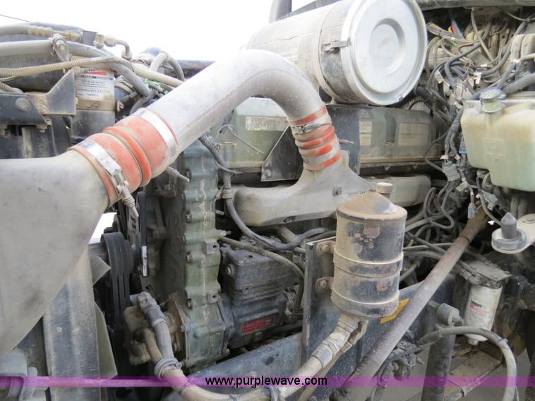 image for item B2491 2000 Kenworth T800 semi truck