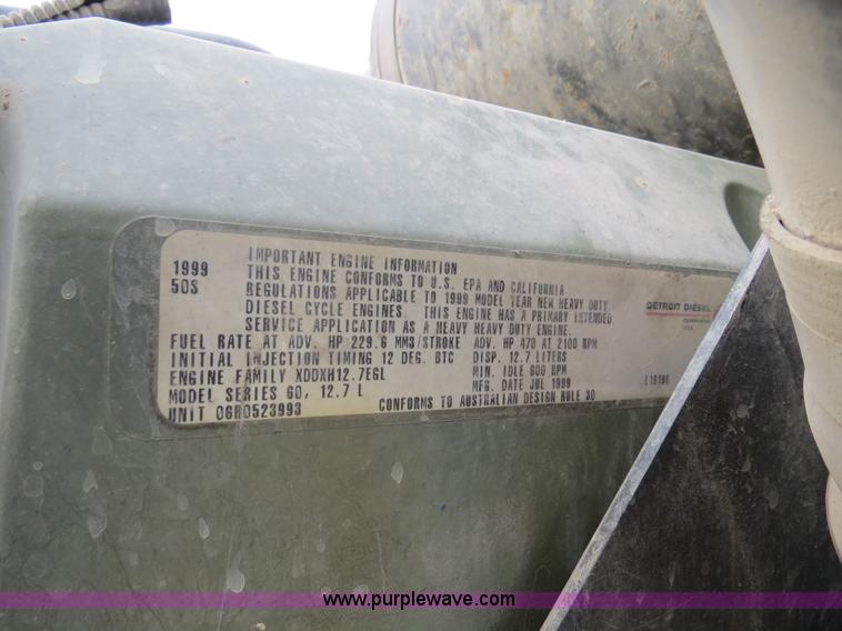 image for item B2491 2000 Kenworth T800 semi truck