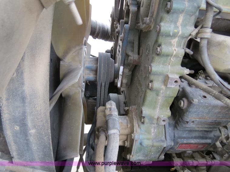 image for item B2491 2000 Kenworth T800 semi truck