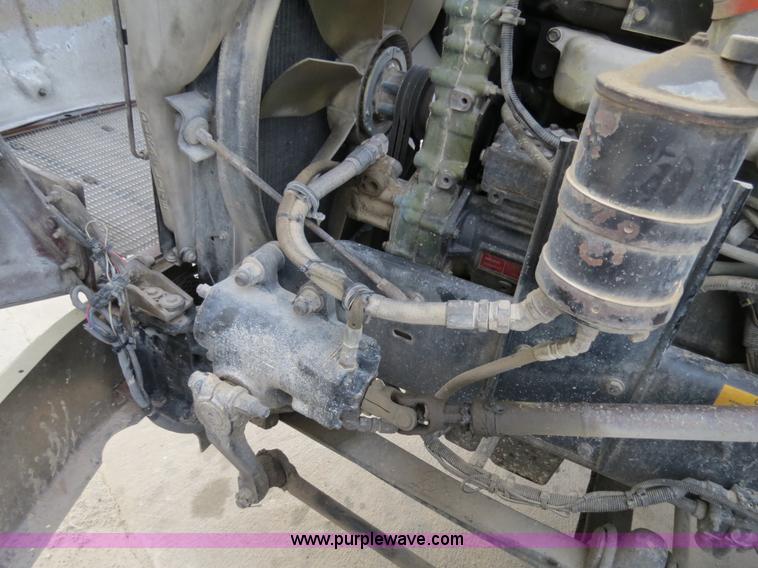 image for item B2491 2000 Kenworth T800 semi truck