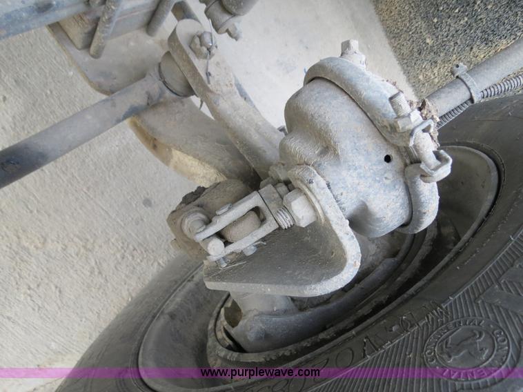 image for item B2491 2000 Kenworth T800 semi truck