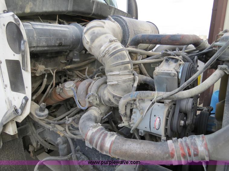 image for item B2491 2000 Kenworth T800 semi truck