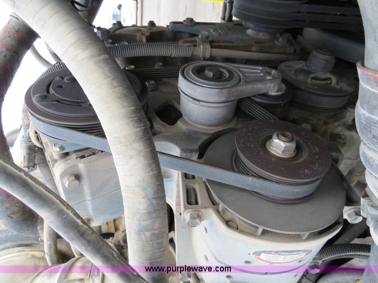 image for item B2491 2000 Kenworth T800 semi truck