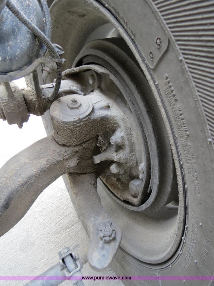 image for item B2491 2000 Kenworth T800 semi truck