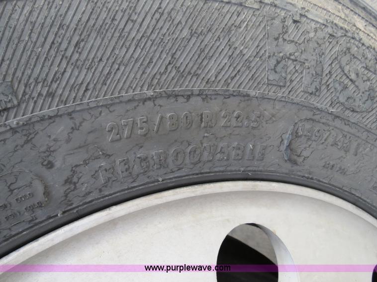 image for item B2491 2000 Kenworth T800 semi truck