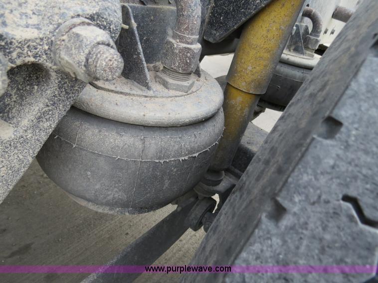 image for item B2491 2000 Kenworth T800 semi truck