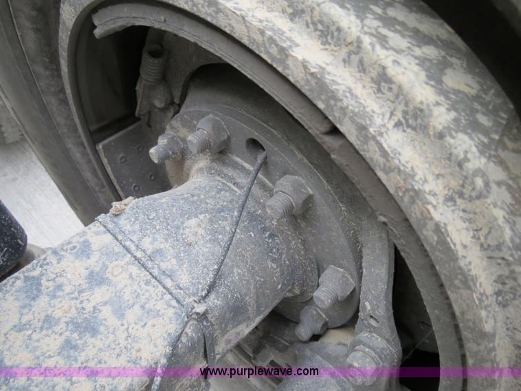 image for item B2491 2000 Kenworth T800 semi truck