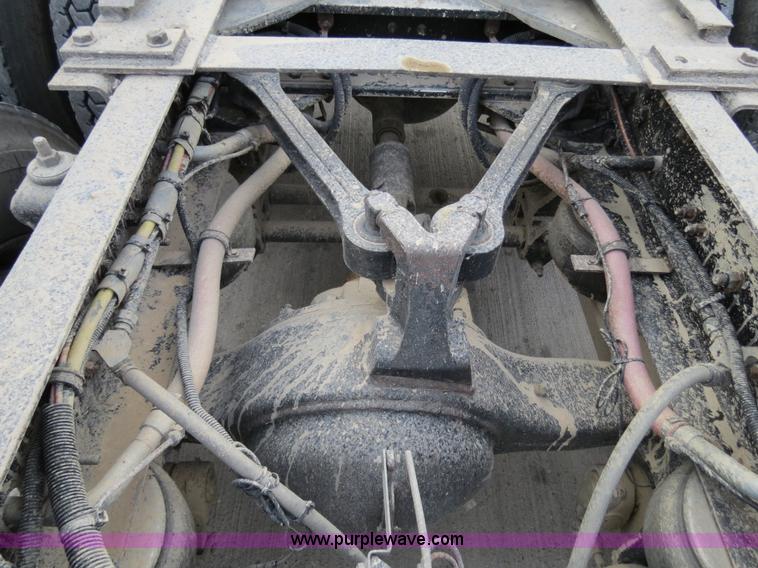 image for item B2491 2000 Kenworth T800 semi truck