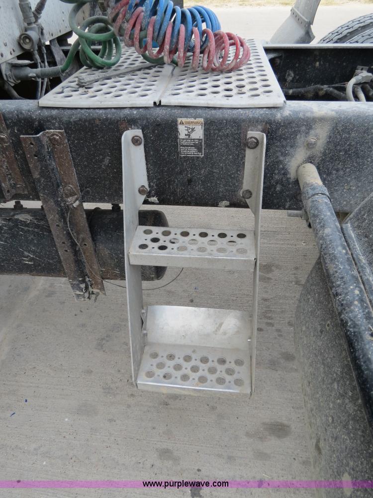 image for item B2491 2000 Kenworth T800 semi truck