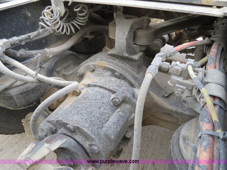 image for item B2491 2000 Kenworth T800 semi truck