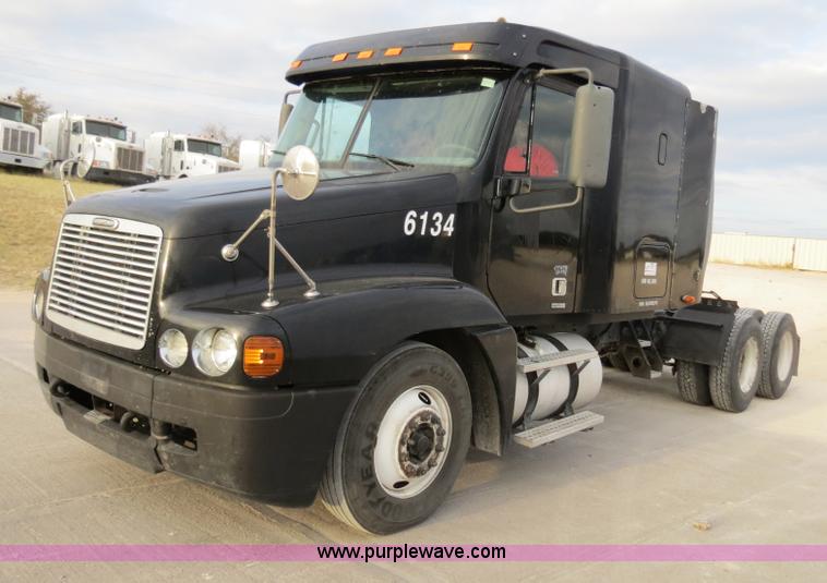 image for item B2492 2003 Freightliner C120 semi truck