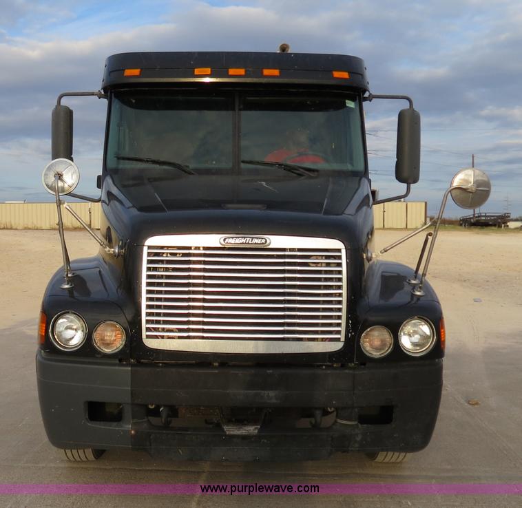 image for item B2492 2003 Freightliner C120 semi truck