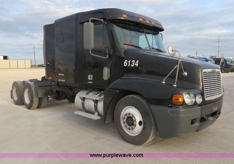 image for item B2492 2003 Freightliner C120 semi truck
