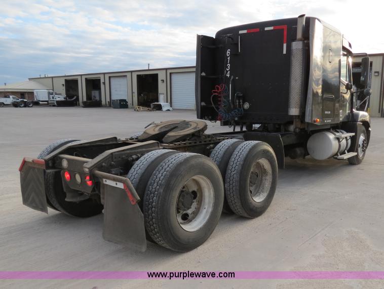 image for item B2492 2003 Freightliner C120 semi truck