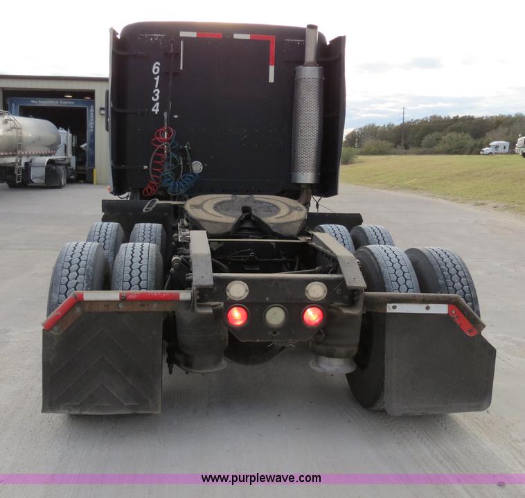 image for item B2492 2003 Freightliner C120 semi truck