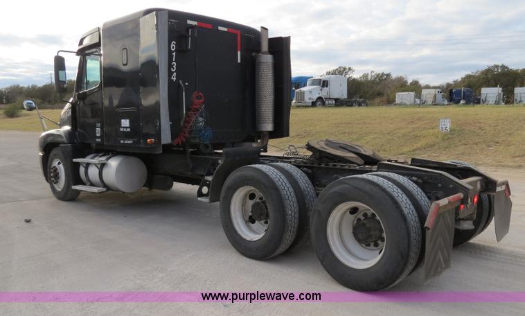 image for item B2492 2003 Freightliner C120 semi truck