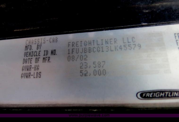 image for item B2492 2003 Freightliner C120 semi truck