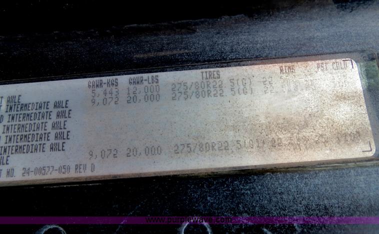 image for item B2492 2003 Freightliner C120 semi truck