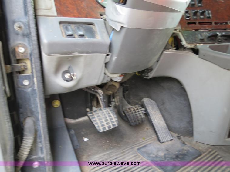 image for item B2492 2003 Freightliner C120 semi truck