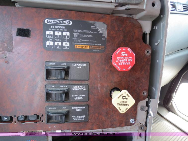 image for item B2492 2003 Freightliner C120 semi truck