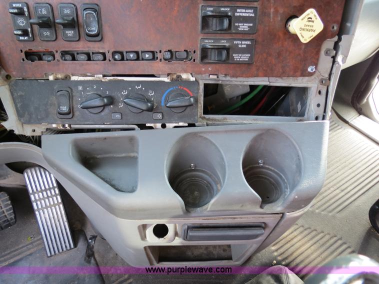 image for item B2492 2003 Freightliner C120 semi truck