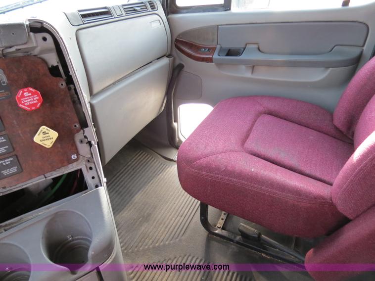 image for item B2492 2003 Freightliner C120 semi truck