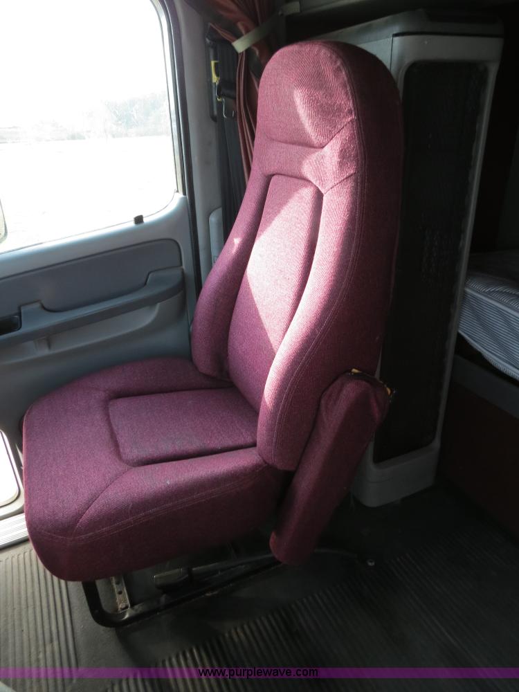 image for item B2492 2003 Freightliner C120 semi truck