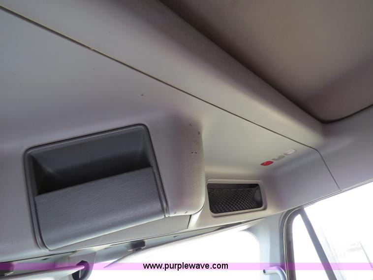 image for item B2492 2003 Freightliner C120 semi truck