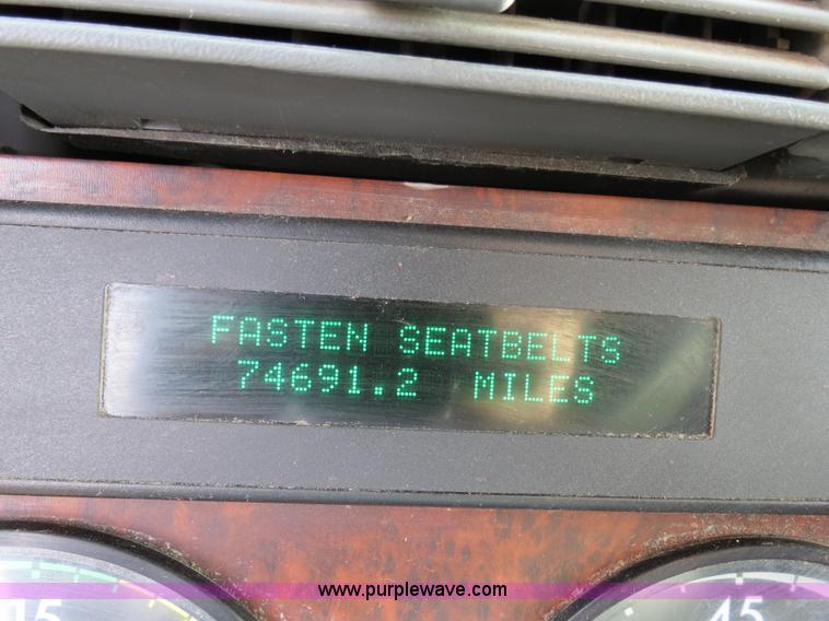 image for item B2492 2003 Freightliner C120 semi truck