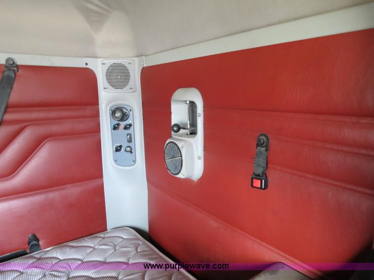 image for item B2492 2003 Freightliner C120 semi truck