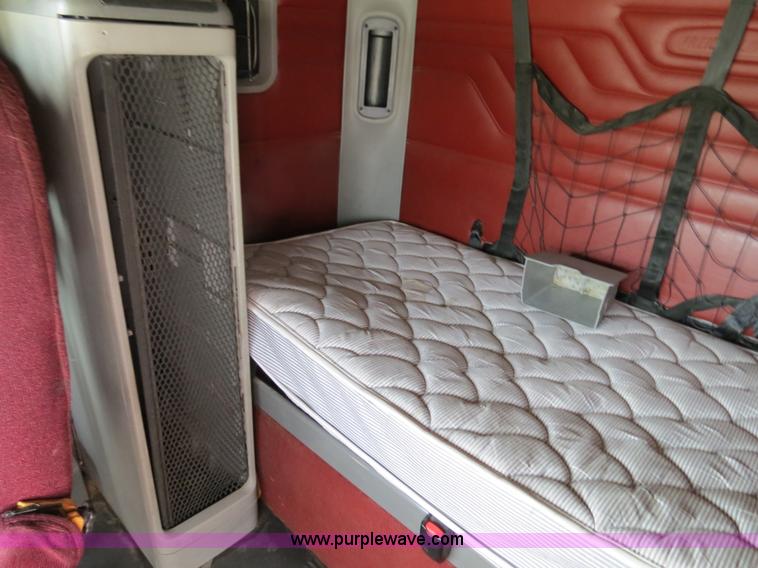 image for item B2492 2003 Freightliner C120 semi truck