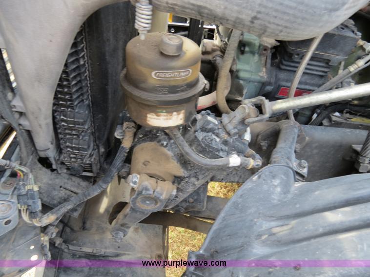 image for item B2492 2003 Freightliner C120 semi truck