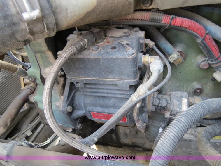 image for item B2492 2003 Freightliner C120 semi truck