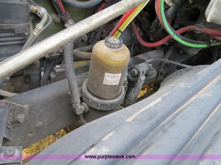 image for item B2492 2003 Freightliner C120 semi truck