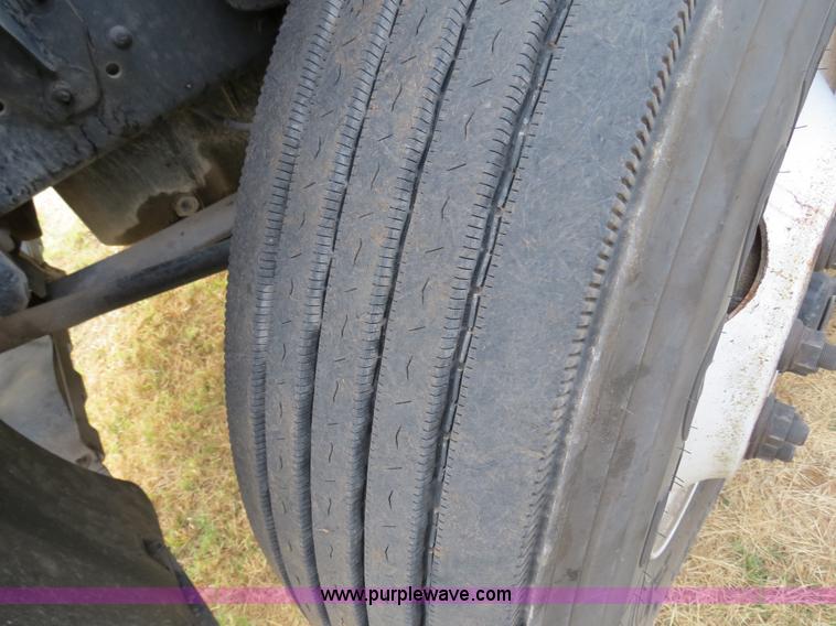 image for item B2492 2003 Freightliner C120 semi truck