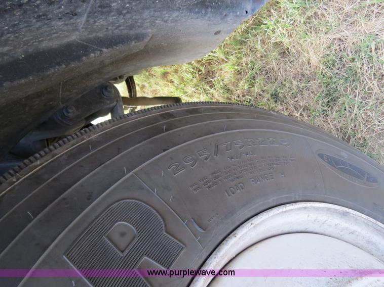 image for item B2492 2003 Freightliner C120 semi truck