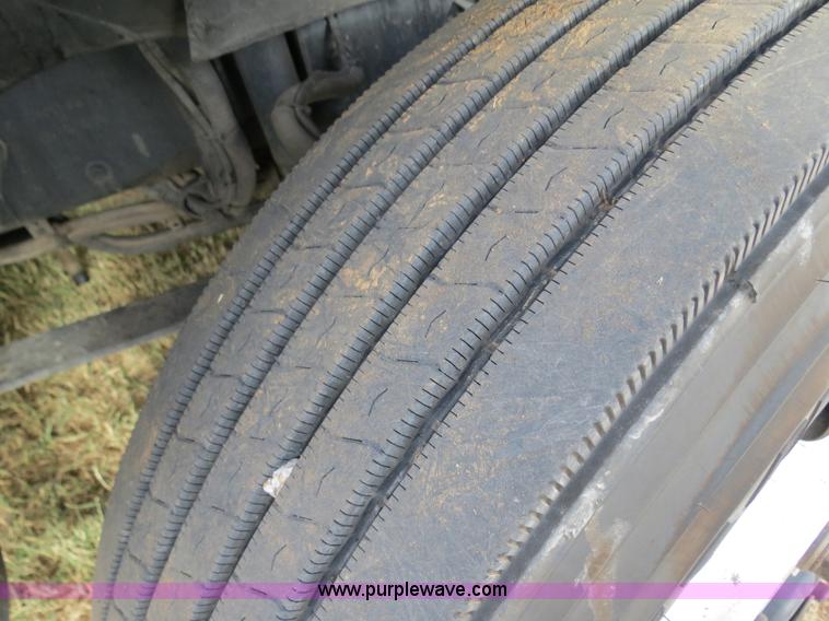 image for item B2492 2003 Freightliner C120 semi truck