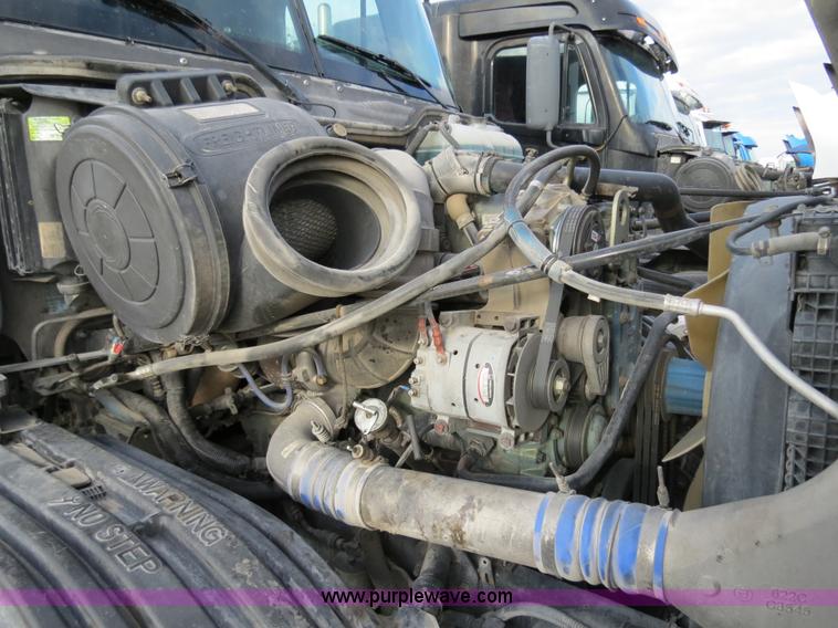 image for item B2492 2003 Freightliner C120 semi truck